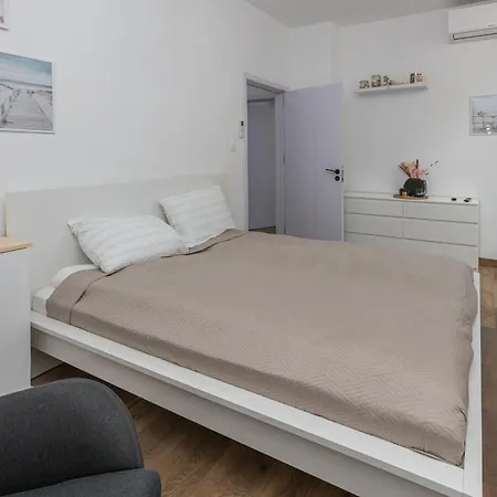 The House Apartment